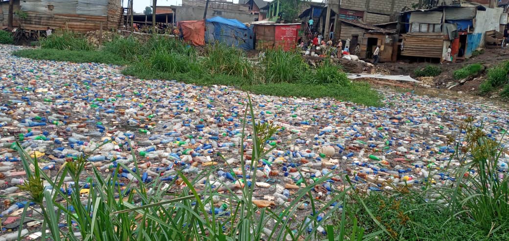 Accumulation massive de dechets plastiques